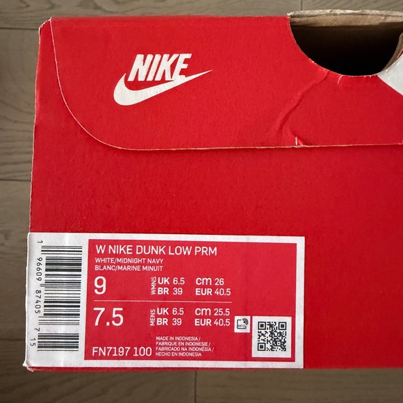 Nike Dunk Low PRM in Vintage Navy - Picture 2 of 2